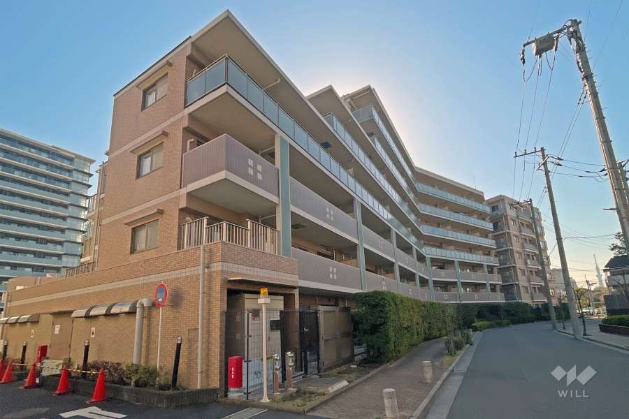 レクセルマンション北千住の外観（北西側から）