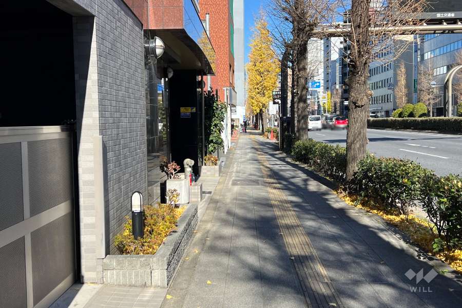 敷地東側の前面道路