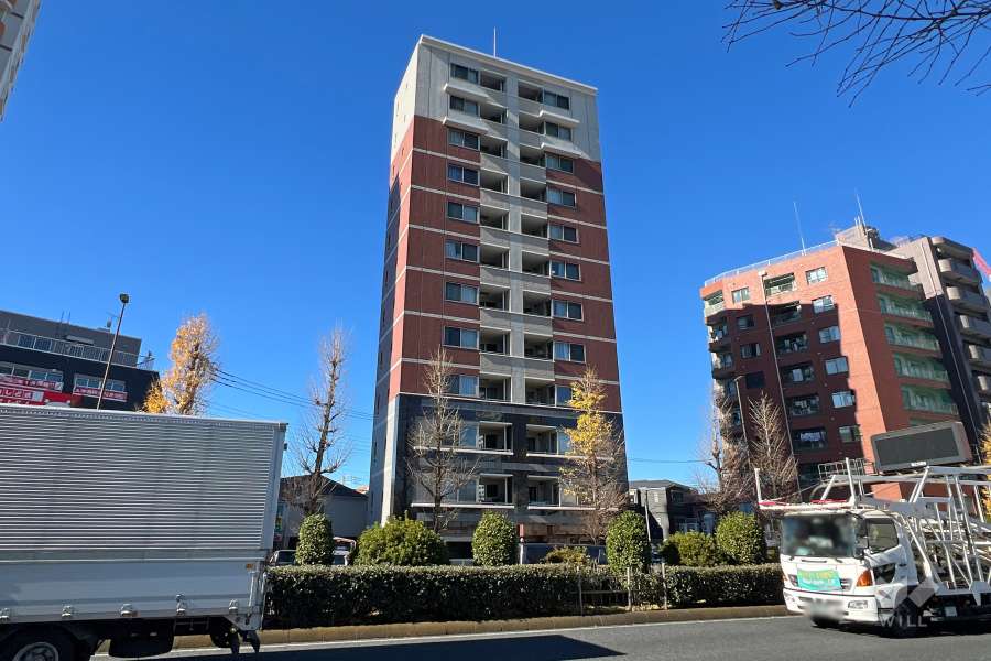 パテラスクエア北千住の外観（東側から）