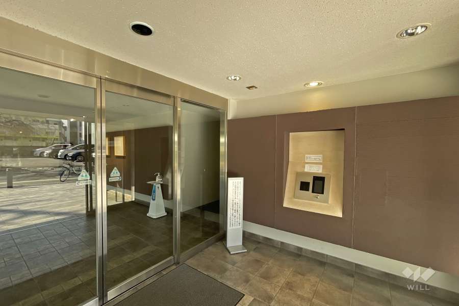 エントランスはオートロック付きです。