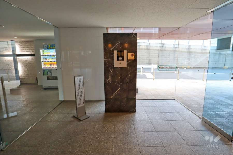 エントランスはオートロック付きです
