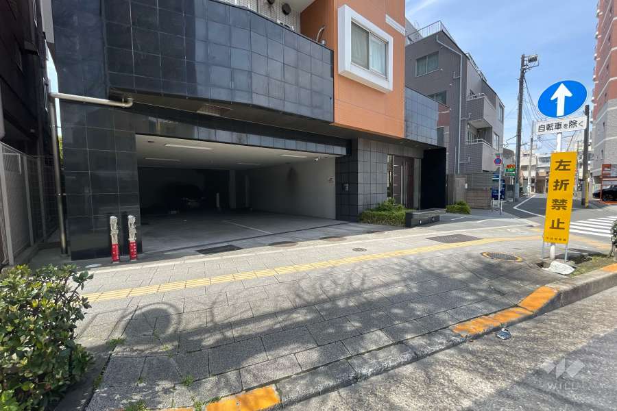 駐車場の出入り口