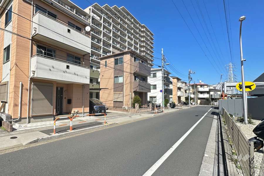 敷地南側の前面道路