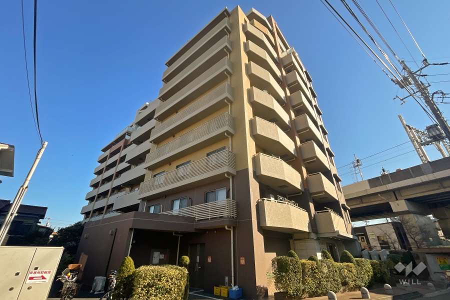 プライヴェル足立パークフロントの外観（南西側から）