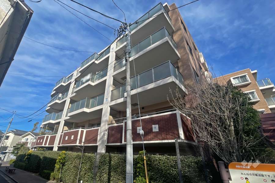 アンビシャス西新井の外観（南側から）