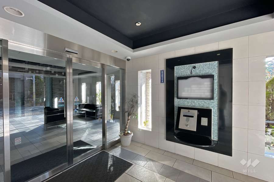 エントランスはオートロック付きです。