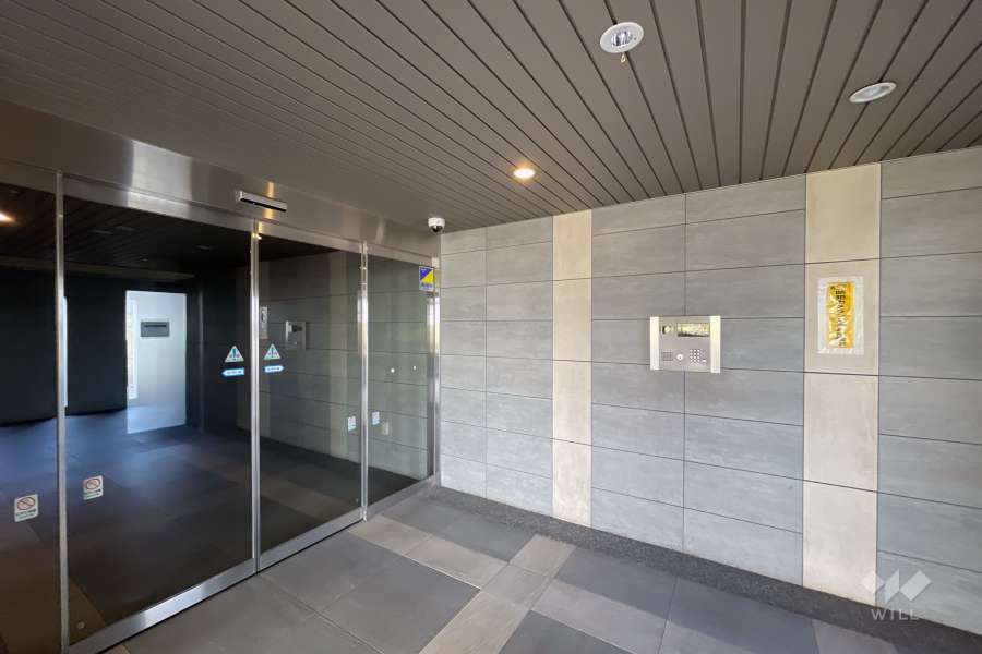 エントランスはオートロック付きです。