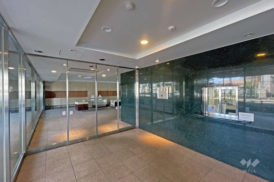 エントランスはオートロック付きです。