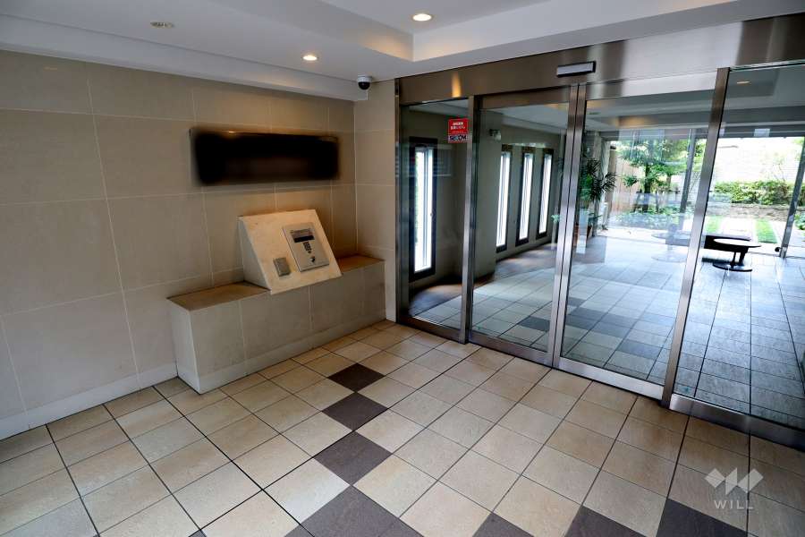 エントランスはオートロック付きです。