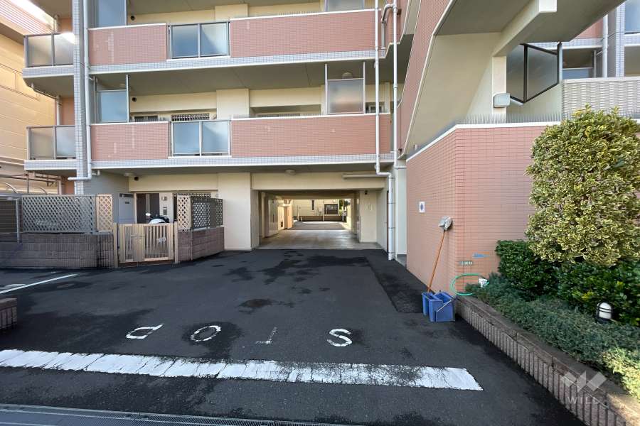 駐車場の出入り口