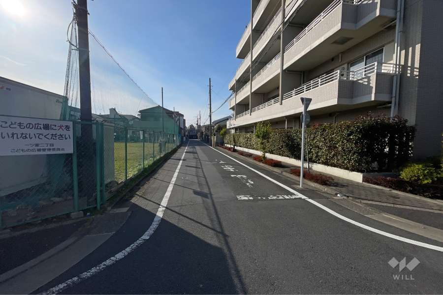 敷地南側の前面道路