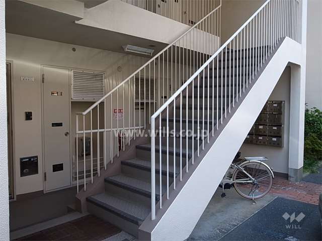 住戸入口（共用ポスト、共用階段）