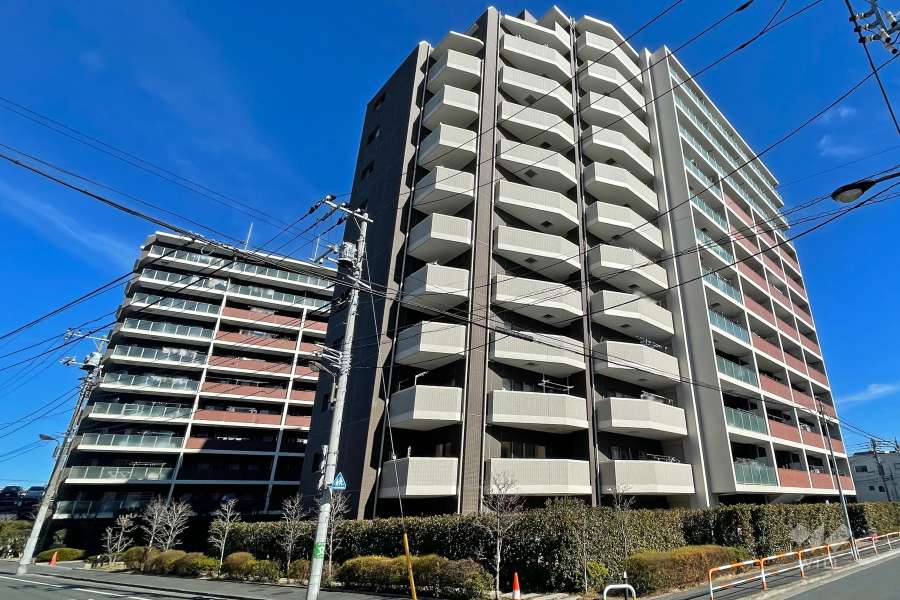 レーベンリヴァーレグラセスの外観（西側から）