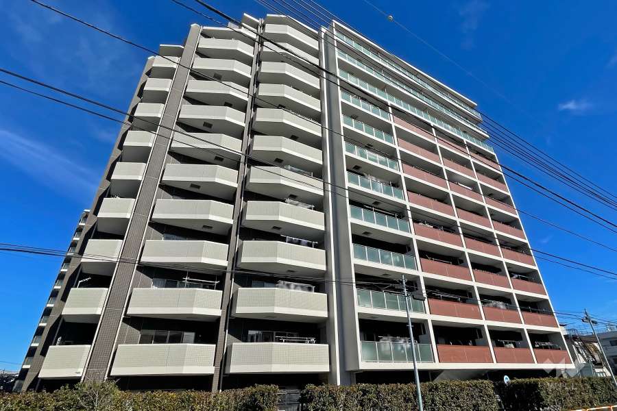 レーベンリヴァーレグラセスの外観（南西側から）