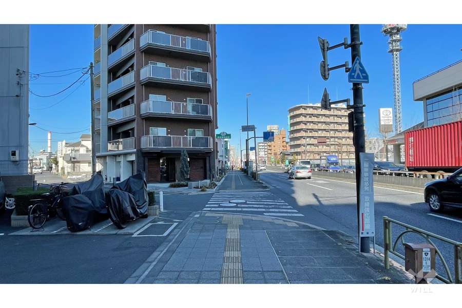 敷地の東側前面道路（北側から）