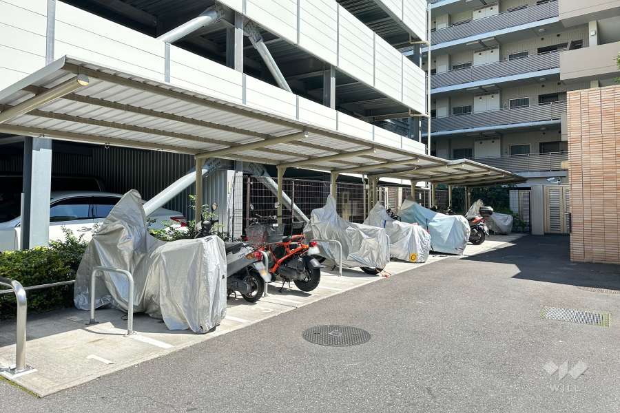 バイク置場（屋根付き）