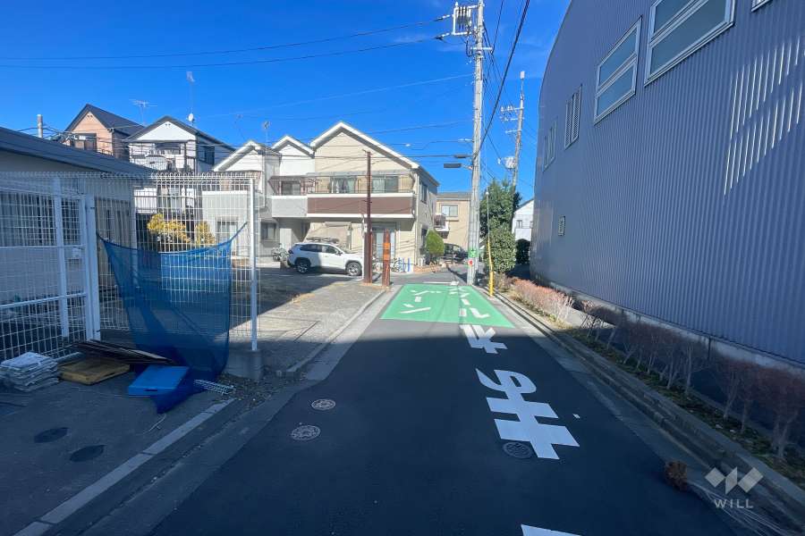敷地の東側前面道路（南側から）