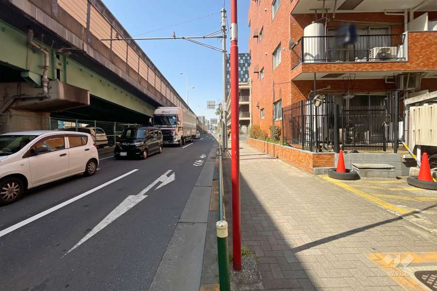 敷地南側の前面道路