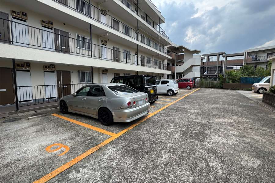 敷地内駐車場（屋外平面式）