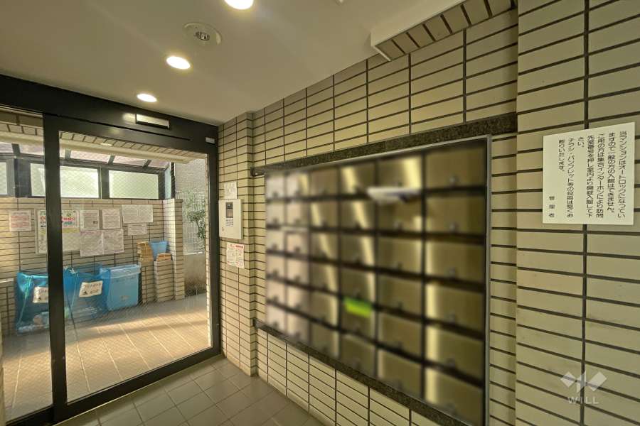 エントランスはオートロック付きです。