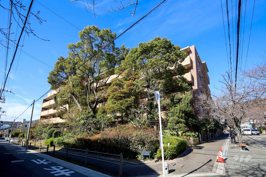 ブリリア箕面さくら並木通りの外観（南東側から）