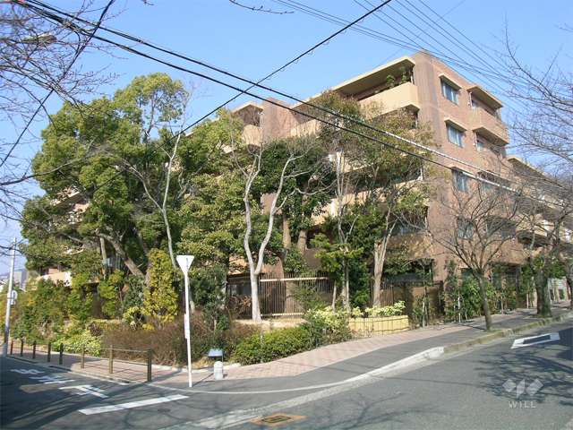 ブリリア箕面さくら並木通りの外観（南東側から）