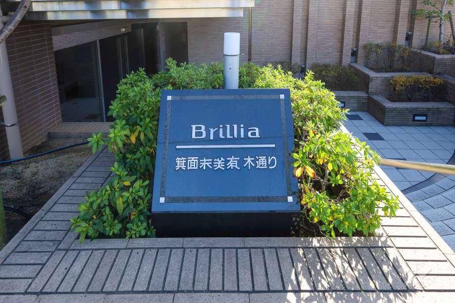 エントランスの銘板