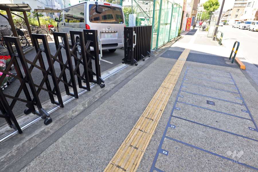駐車場の出入り口・敷地内駐車場（屋外平面式）