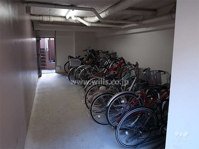 屋内にある駐輪場