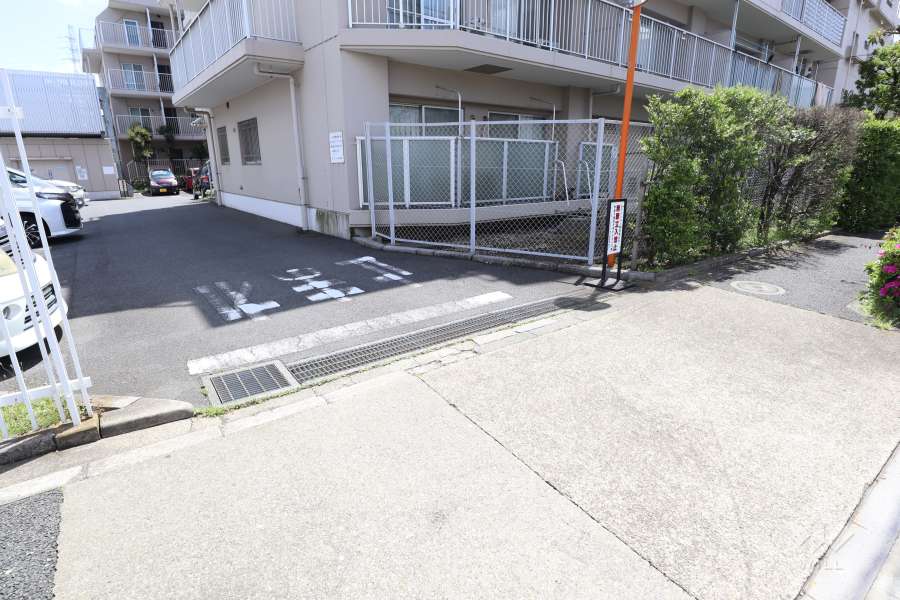 駐車場の出入り口