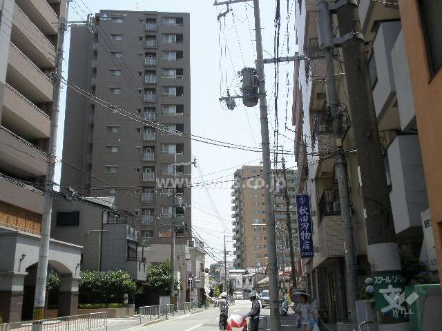 サーパス池田駅前の外観(西側から)