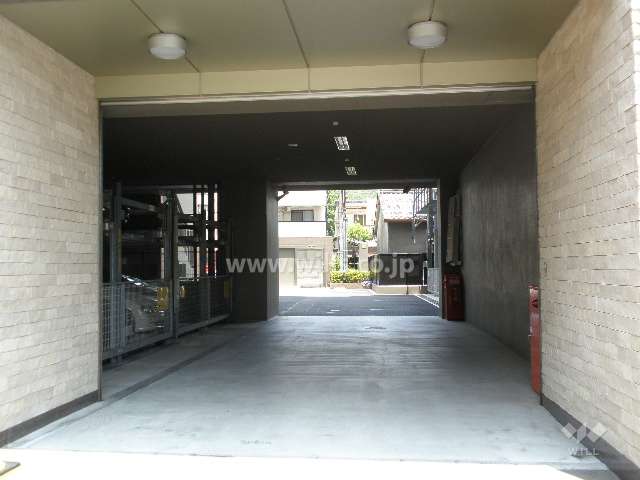 敷地内駐車場（屋内機械式）