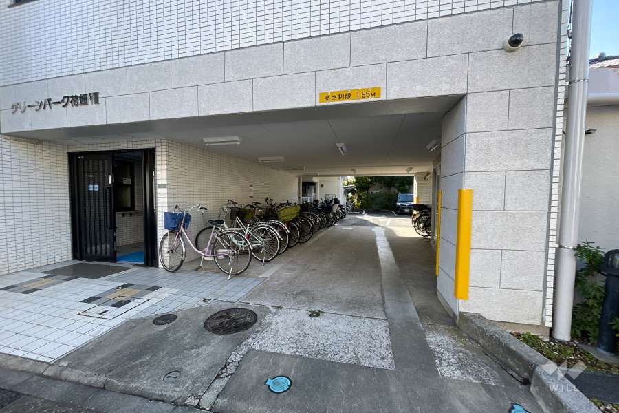 敷地内駐車場（屋外平面式）と駐輪場