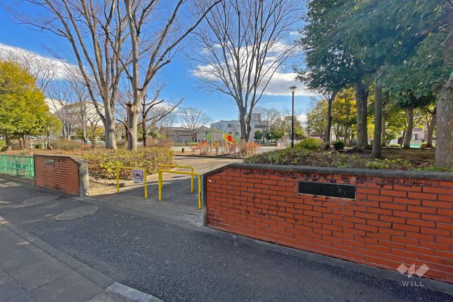 隣接する『六木公園』