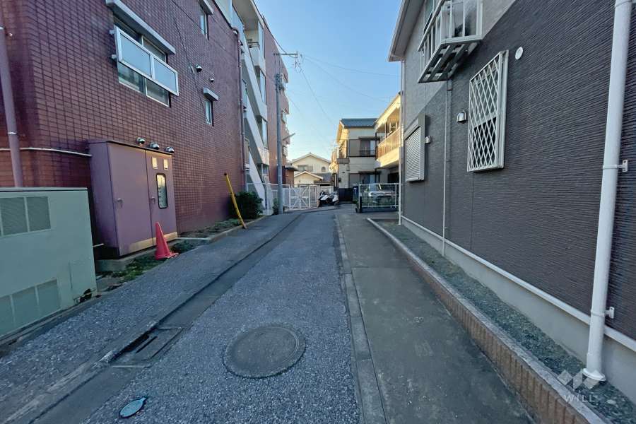 敷地北側の前面道路（東側から）