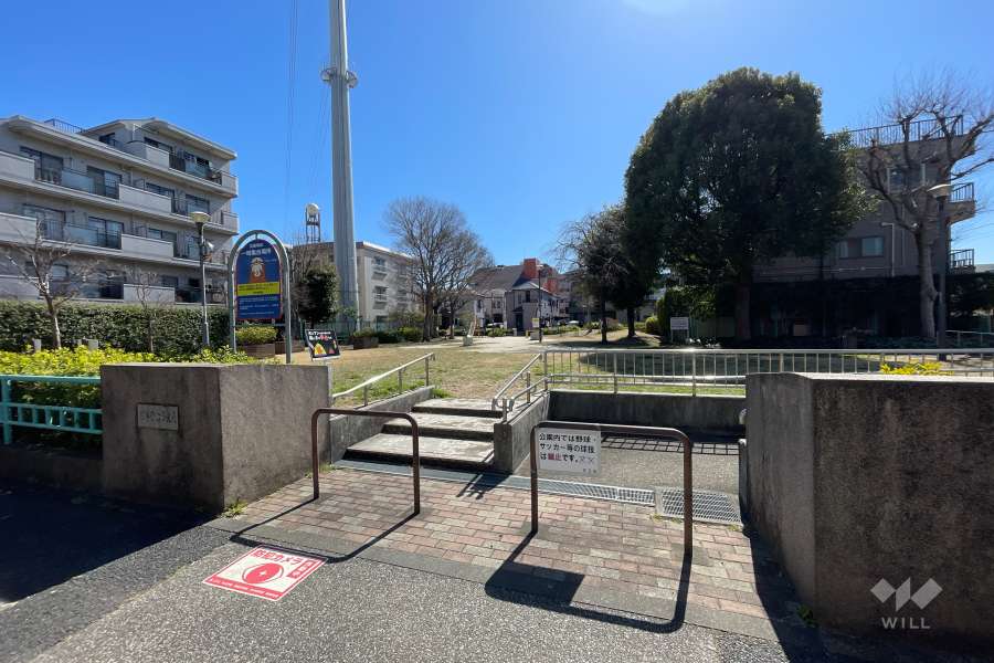 敷地南側に『沖谷公園』があります。