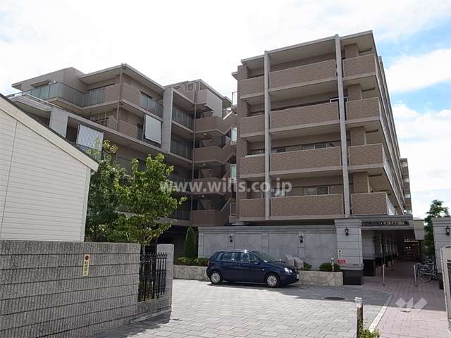 グローバル池田住吉の外観（北側から）　国道171号線から少し南に入った位置にあります。
