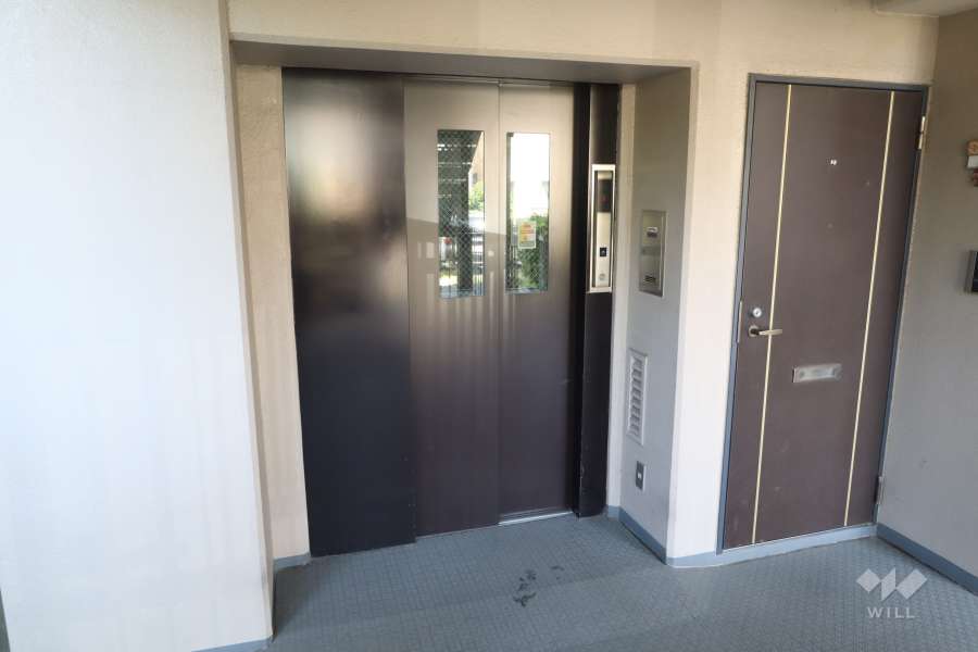 共用のエレベーター