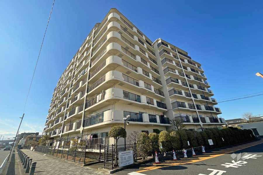 シャルム綾瀬の外観（南東側から）