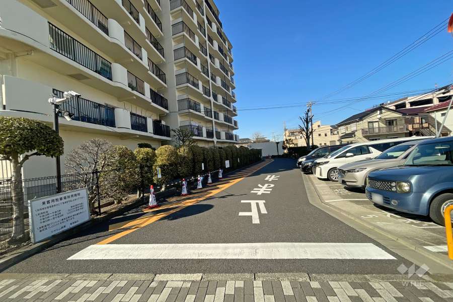 駐車場の出入り口
