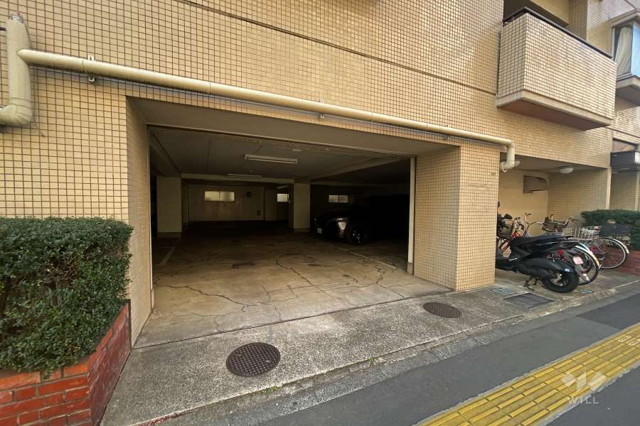 駐車場の出入り口・敷地内駐車場（屋内平面式）