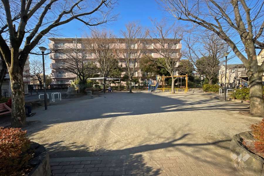 敷地東側に面した『弘道二丁目児童遊園』