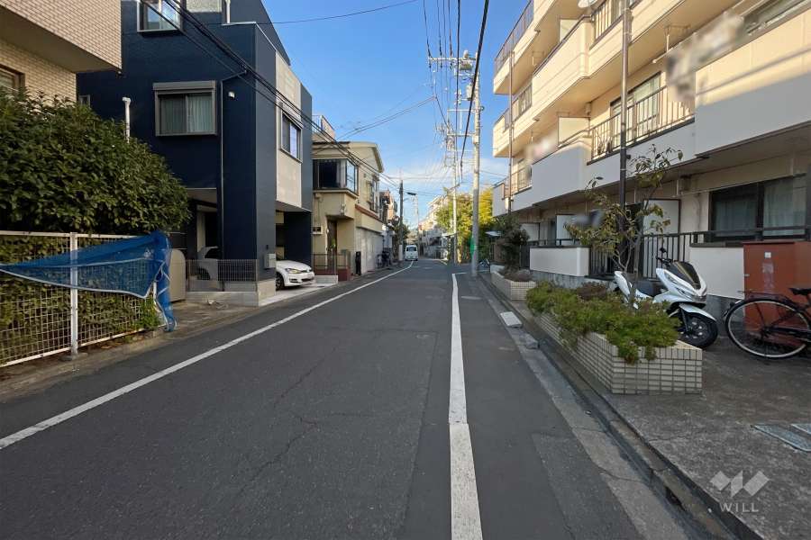 敷地東側の前面道路