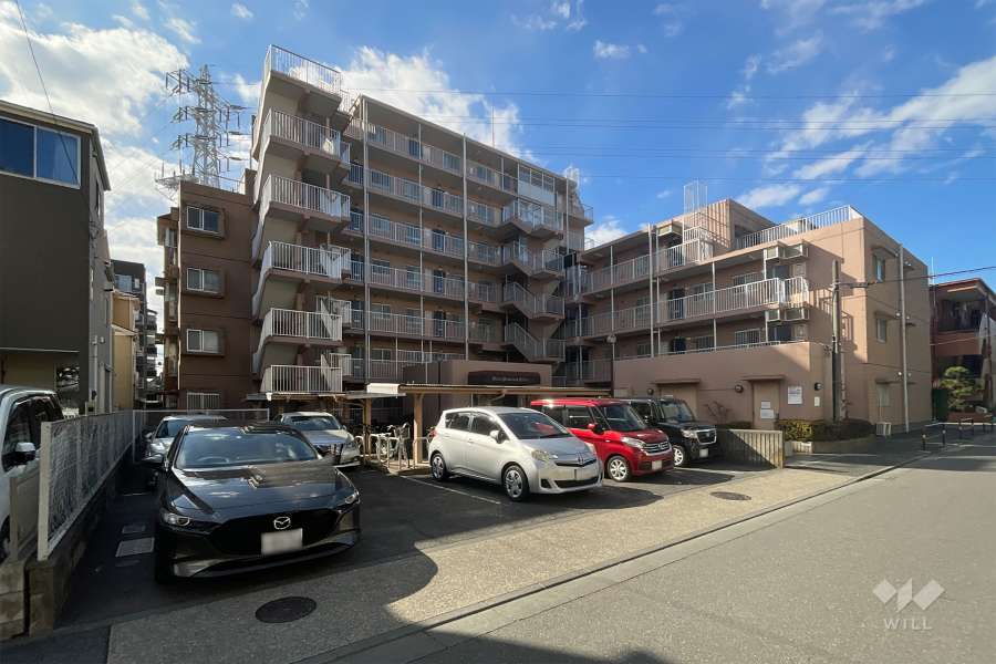 ライオンズマンション北綾瀬の外観（北東側から）