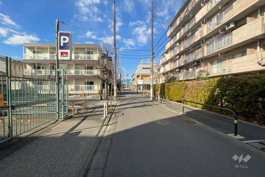 敷地南側の前面道路