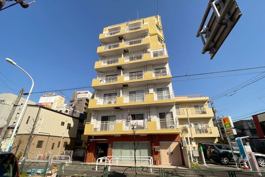 ワコー五反野マンションの外観（南東側から）