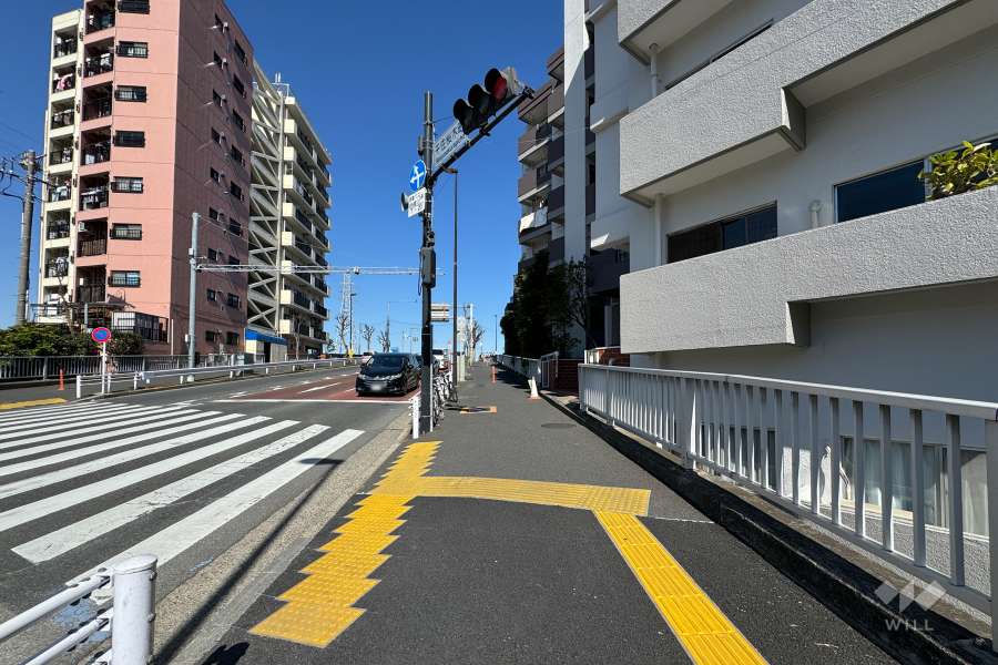 敷地南西側の前面道路