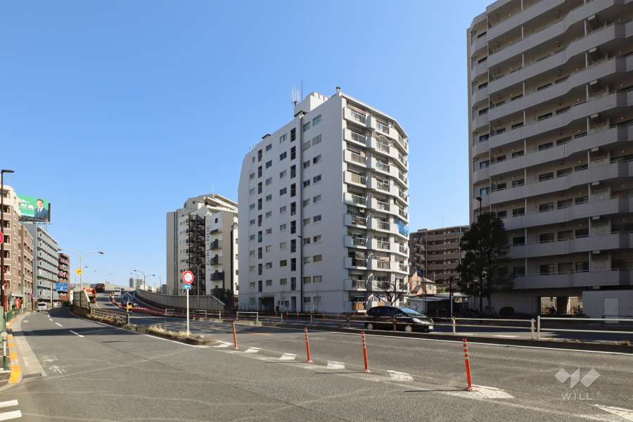 足立東和ダイヤモンドマンションの外観（北側から）