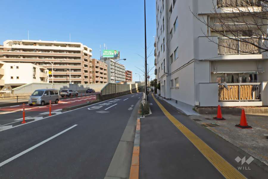 敷地北側の前面道路