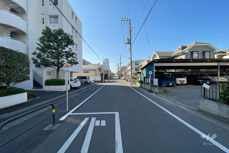 敷地北側の前面道路